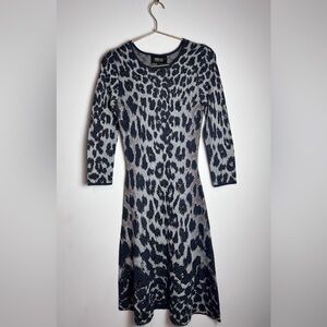 NK 32 Naeem Khan Dress size small NWT animal print
Dress